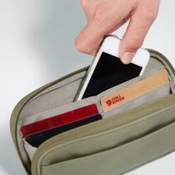 FJÄLLRÄVEN KÅNKEN TRAVEL WALLET - Portmonee 14 FJÄLLRÄVEN KÅNKEN TRAVEL WALLET - Portmonee -Fjällräven Outdoor Günstiges Geschäft 304068007 h kanken travel wallet fjaellraeven 1