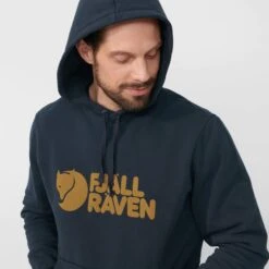 FJÄLLRÄVEN LOGO HOODIE M Herren - Kapuzenpullover -Fjällräven Outdoor Günstiges Geschäft 5638003707 e fjaellraeven logo hoodie m fjaellraeven 24