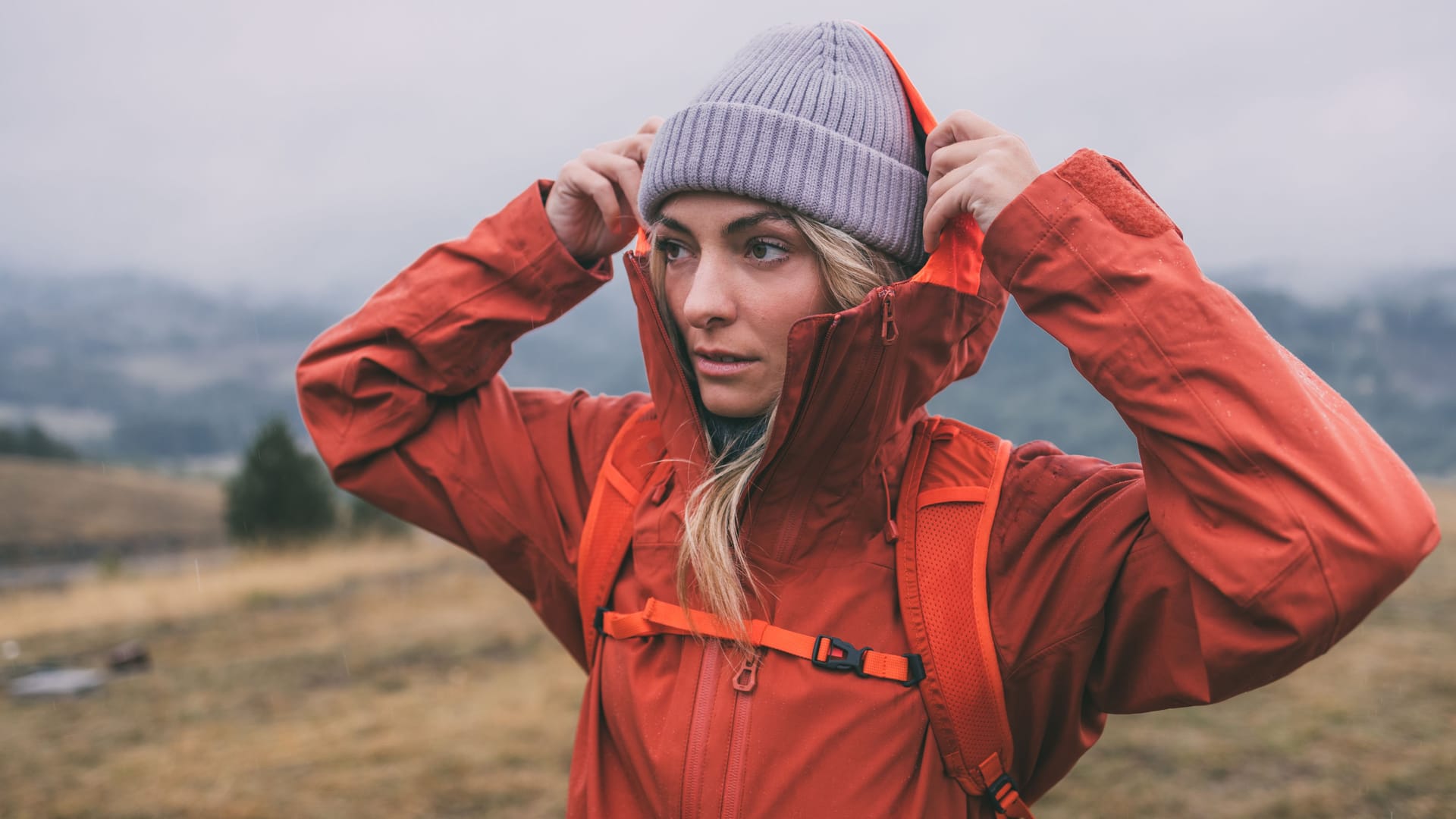 Fjällräven Outdoor Günstiges Geschäft 2 Fjällräven Outdoor Günstiges Geschäft -Fjällräven Outdoor Günstiges Geschäft eine damen outdoorjacke bietet optimalen schutz gegen regen und starken wind sodass sie fuer jedes wetter bestens gewappnet sind symbolbild